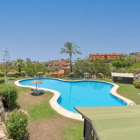 Stunning 5 Minutes From The And Golf! Apartment