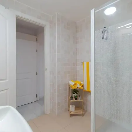 Stunning 5 Minutes From The And Golf! Apartment *