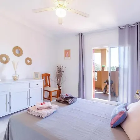Apartment Stunning 5 Minutes From The And Golf! *